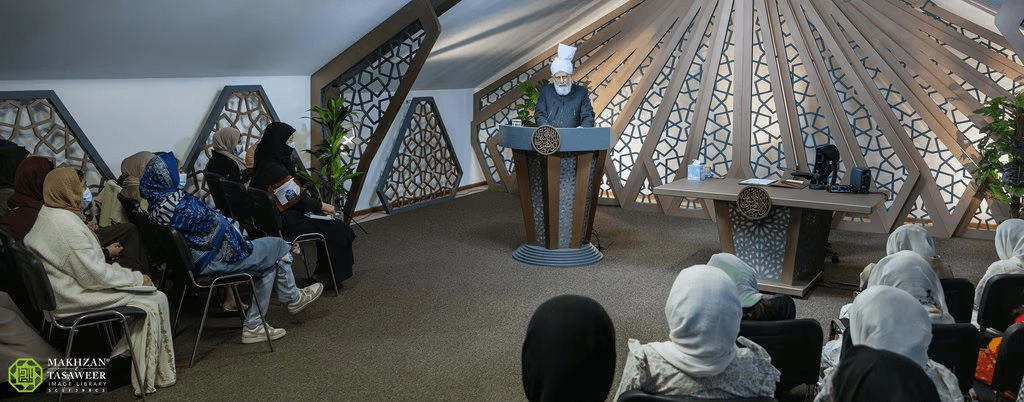 image 6 Hazrat Mirza Masroor Ahmad